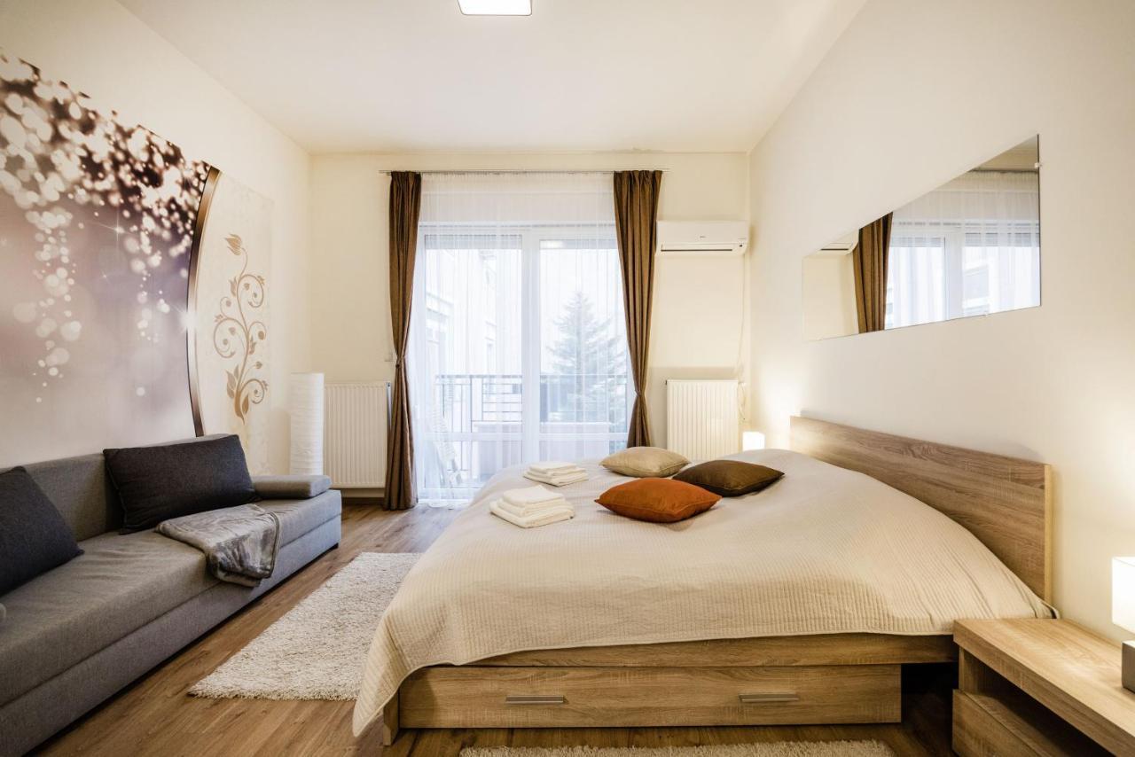 Ferienwohnung Downtown Charm With Balcony And Garden View Budapest Exterior foto